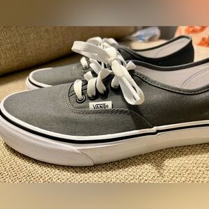 Excellent condition Vans Sneakers women’s 8.5 or mens 7